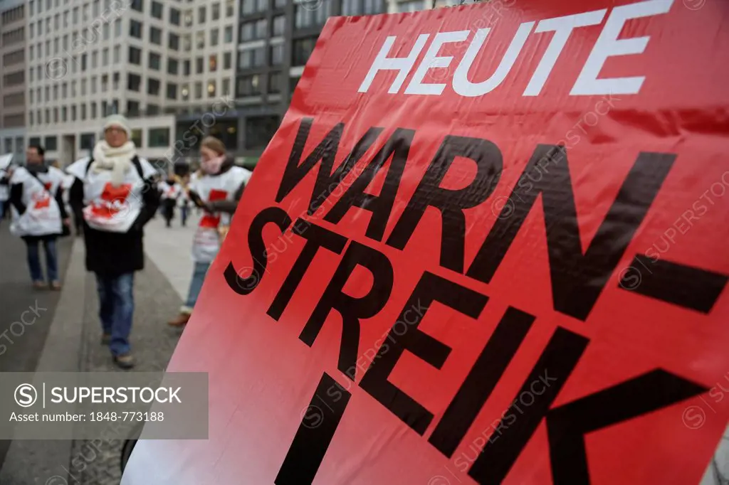Warning strike in the public service sector, Berlin teachers striking for better working conditions