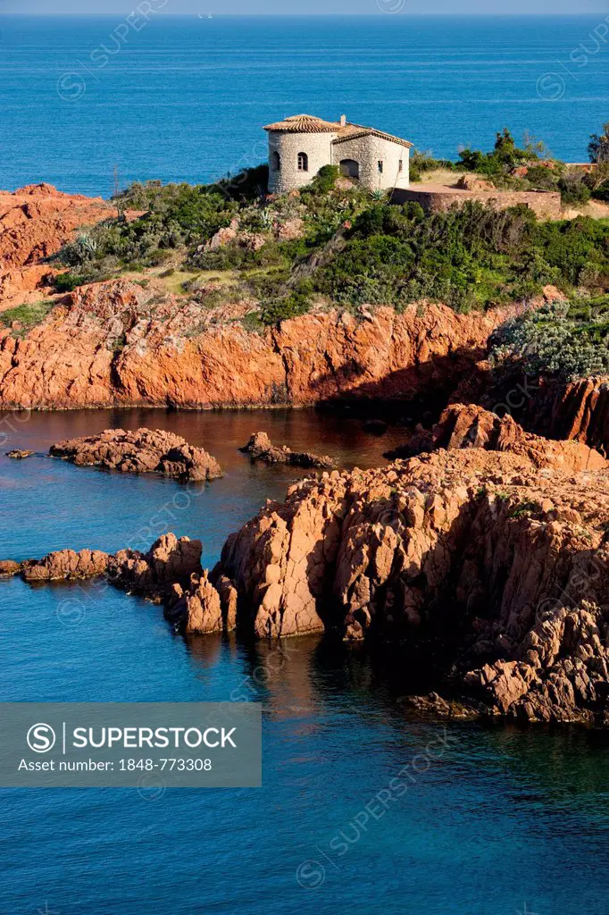 House by the sea, bay in the Esterel region