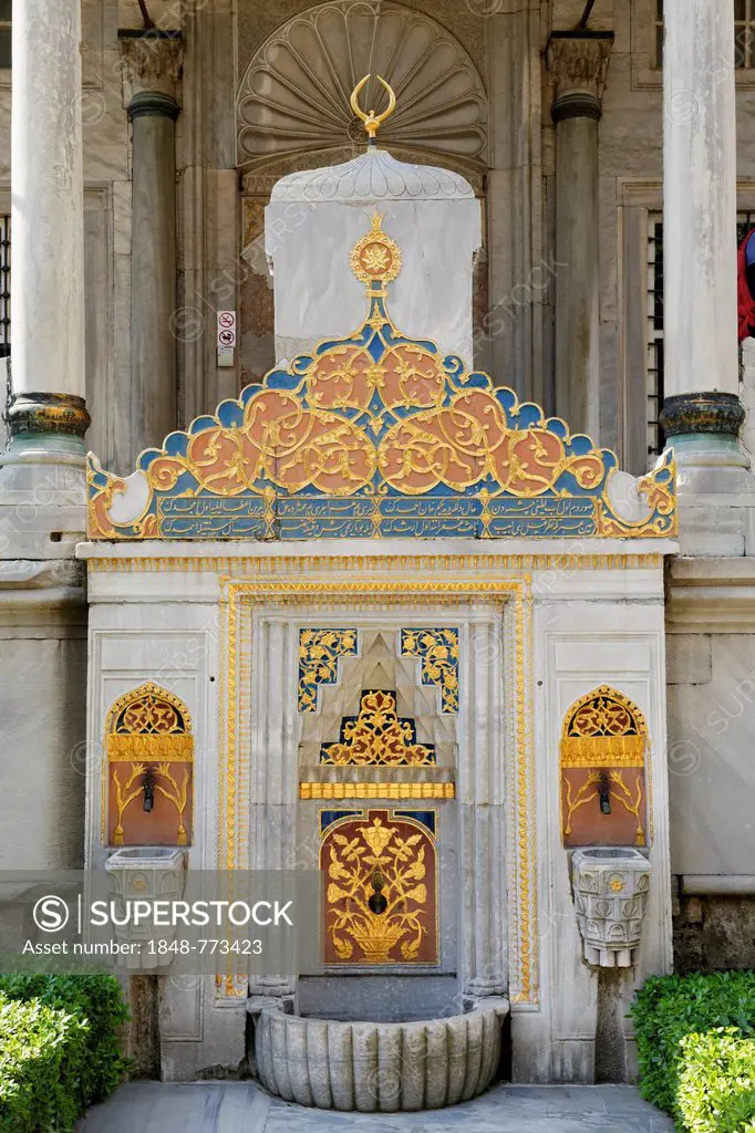 Marble Fountain in front of the Library, third courtyard, Topkapi Palace, Topkap Saray