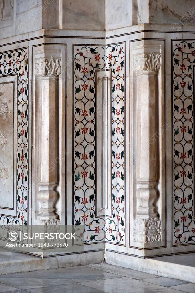 Floral pattern, inlaid with semiprecious stones in marble, Taj Mahal, UNESCO World Cultural Heritage Site