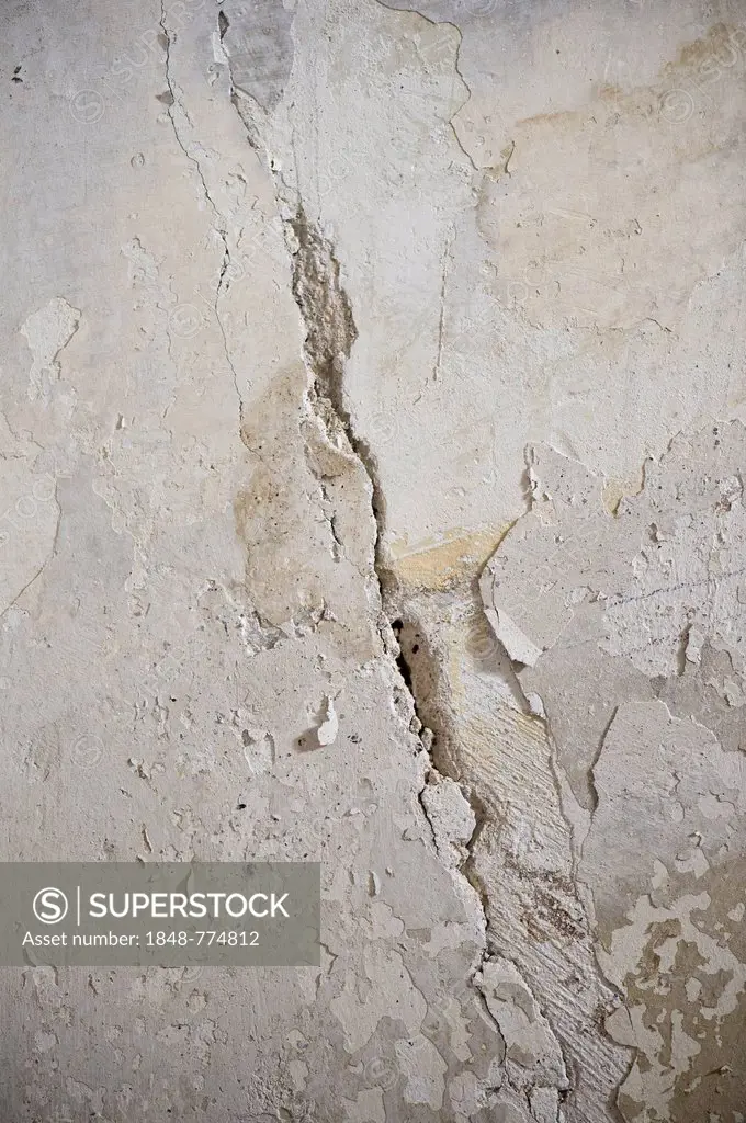 Cracked wall, renovation of an old building, Stuttgart, Baden-Wuerttemberg, Germany, Europe