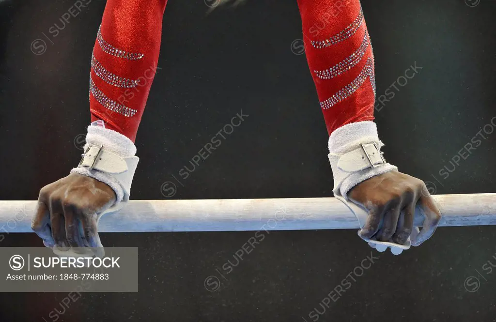 Detail view, hands on uneven bars, Elizabeth PRICE, USA, EnBW Gymnastics World Cup 2012, Porsche-Arena