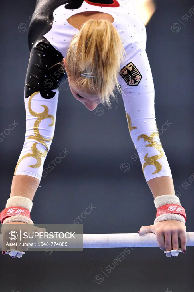 Elisabeth SEITZ, GER, performing on the uneven bars, EnBW Gymnastics World Cup 2012, Porsche-Arena