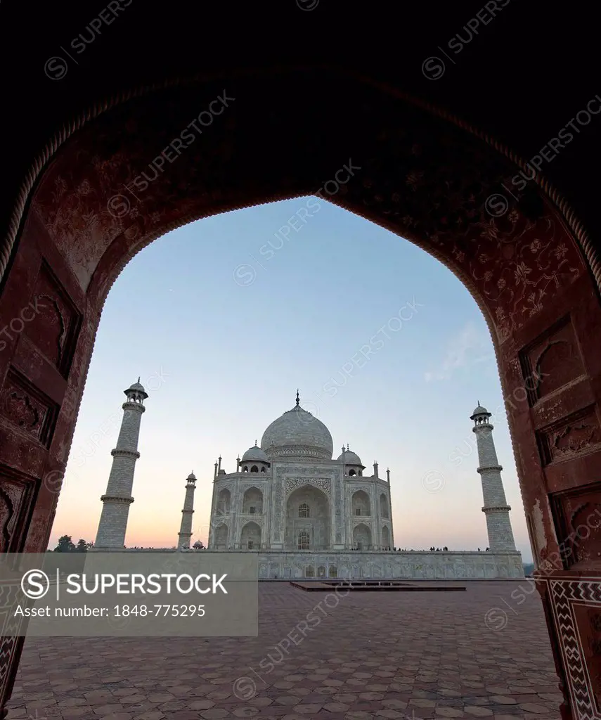 Taj Mahal, mausoleum, UNESCO World Heritage Site, evening mood