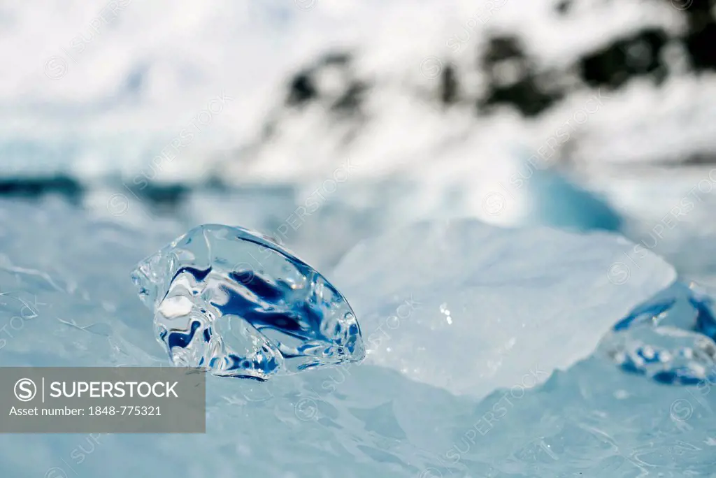 Melt patterns, close-up of an iceberg