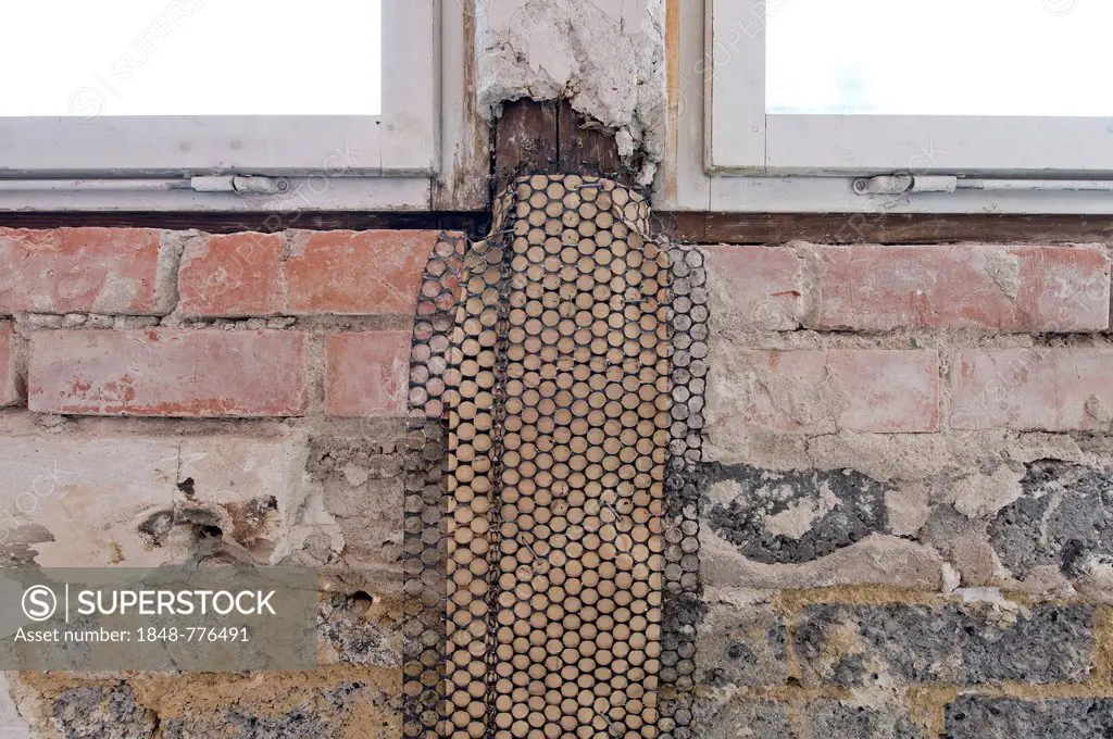 Metal mesh or lath with insulating paper for a supportive plaster base, wall below windows, renovation of an old building, Stuttgart, Baden-Wuerttembe...