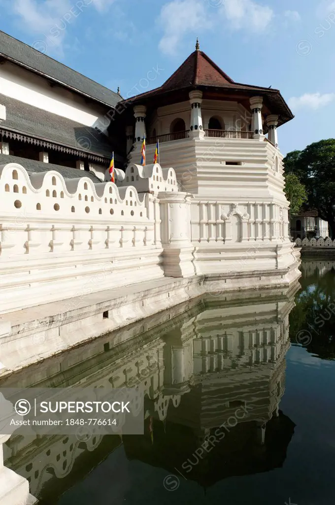 Buddhist shrine, octagonal tower, Sri Dalada Maligawa, Temple of the Tooth in Kandy