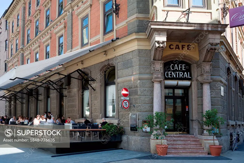 Cafe Central, entrance