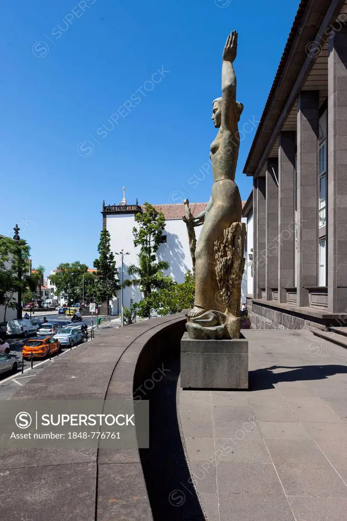 Sculpture in front of the Palace of Justice in Funchal