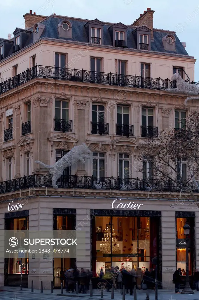 Cartier store on the Avenue des Champs Elysées in the evening