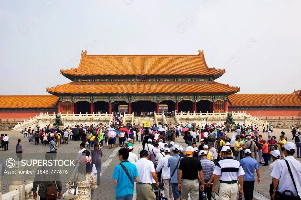 Crowds at the Forbidden City