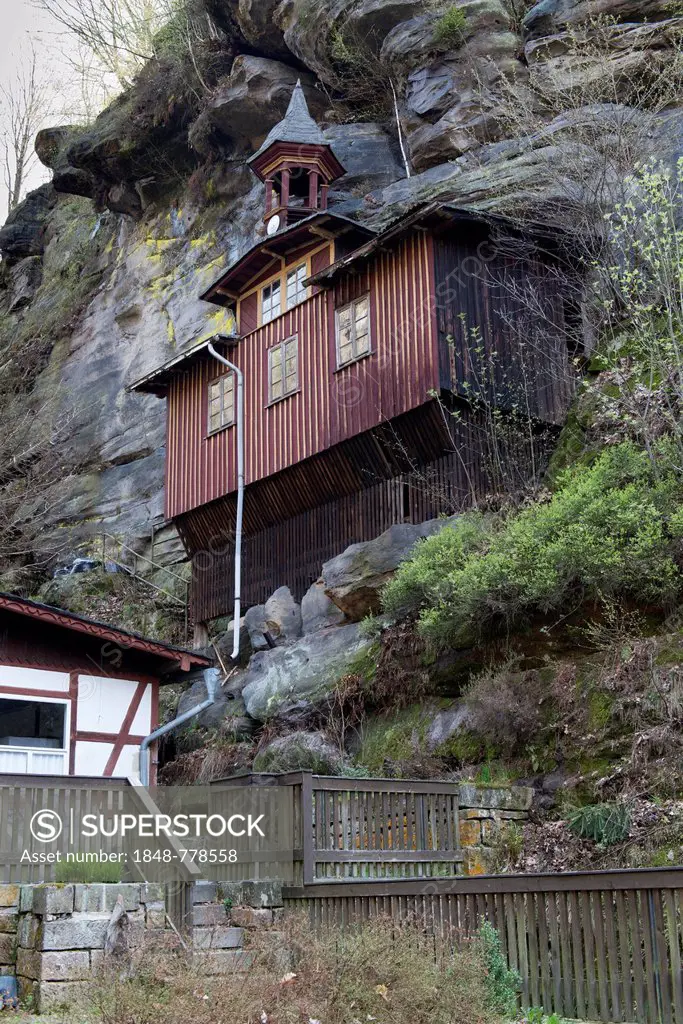 House built in the rocks, Painters' Path