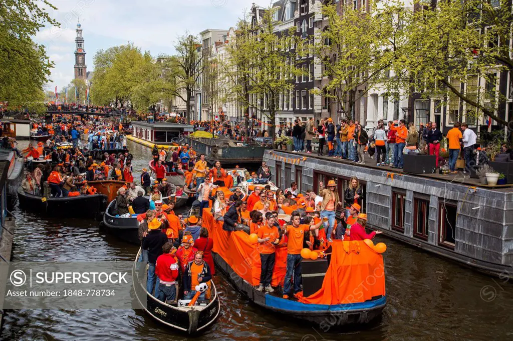 Boat parade on Queen's Day, Prinsengracht canal