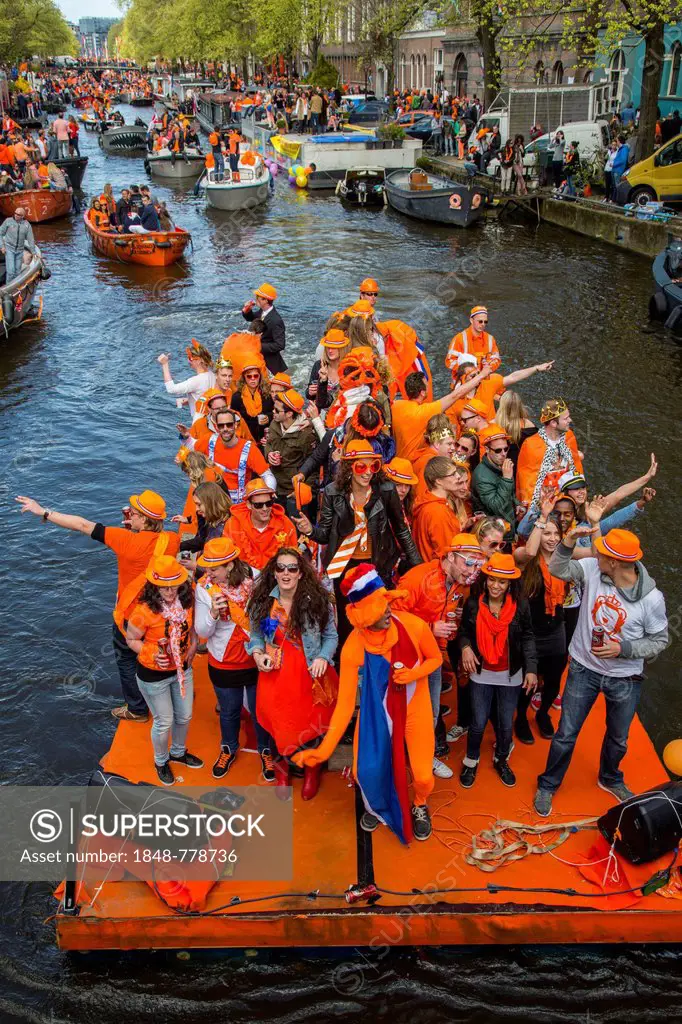 Boat parade on Queen's Day, Prinsengracht canal
