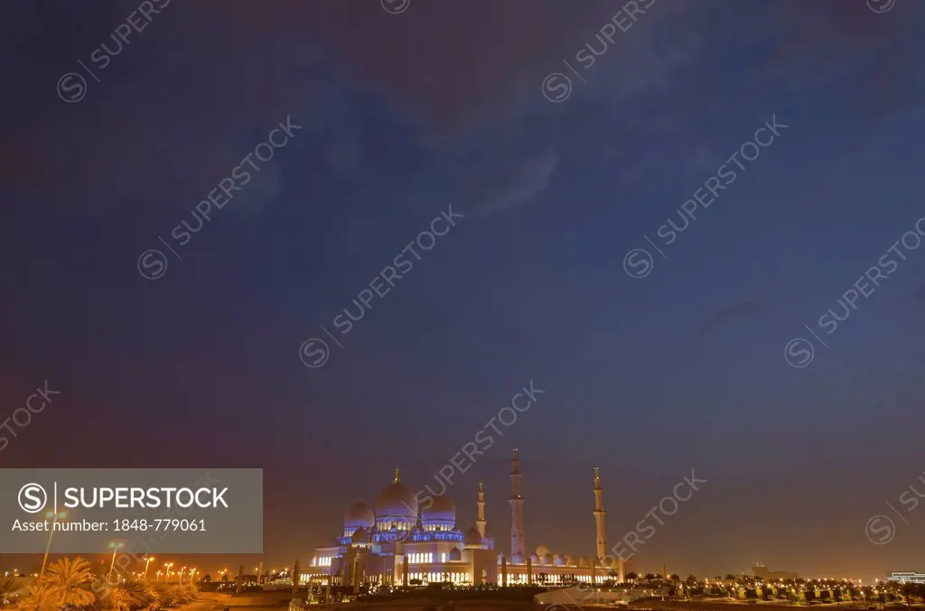 The floodlit Sheikh Zayed Grand Mosque, at dawn