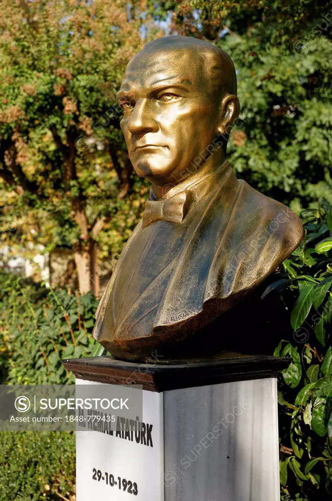Bust of Kemal Atatürk, Park çi Yolu
