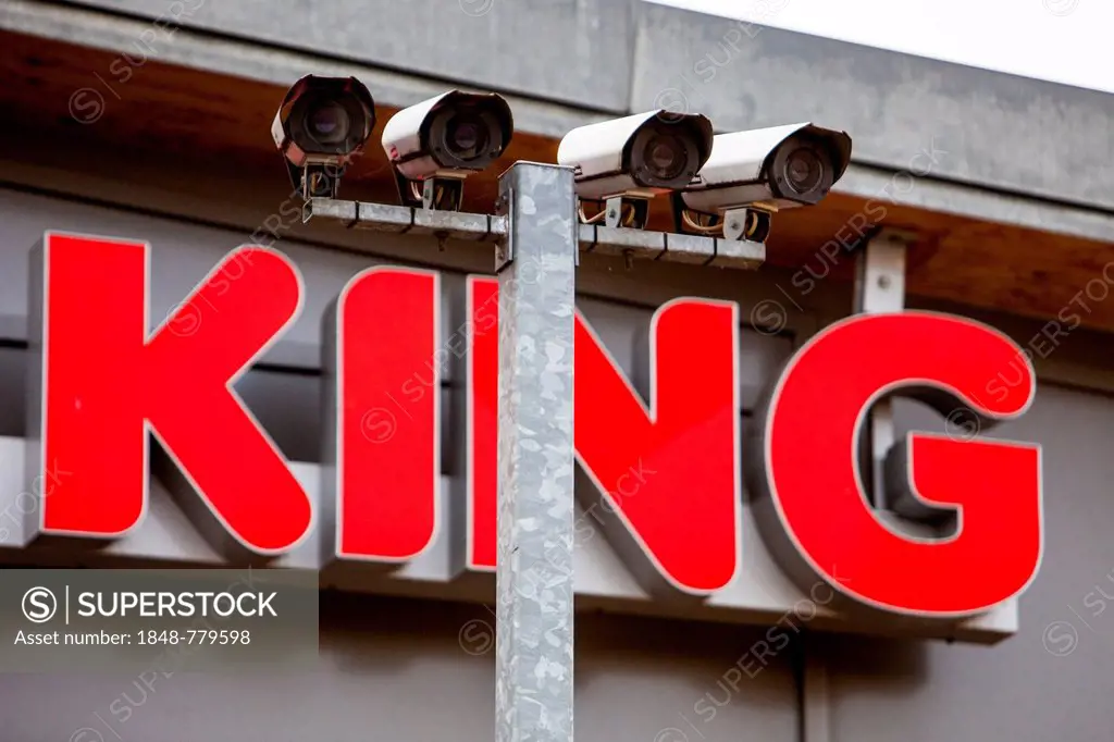 Signage, King with video surveillance cameras in the parking lot of a roadhouse