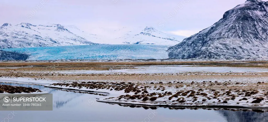 Meltwater of the Jökulsarlon glacier lagoon at the edge of the Vatnajökull Glacier