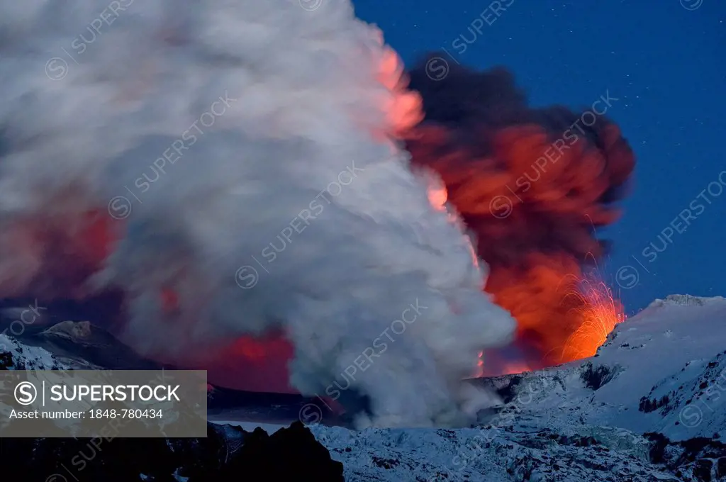 Cloud of ash from Eyjafjallajoekull volcano and a vapour cloud from lava flow in the Gigjoekull glacier tongue, illuminated by an eruption in the crat...