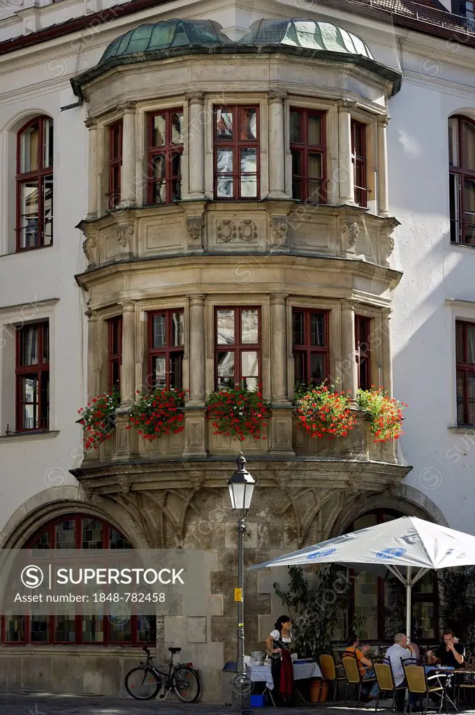 Bay window, Staatliches Hofbraeuhaus, restaurant on Platzl square