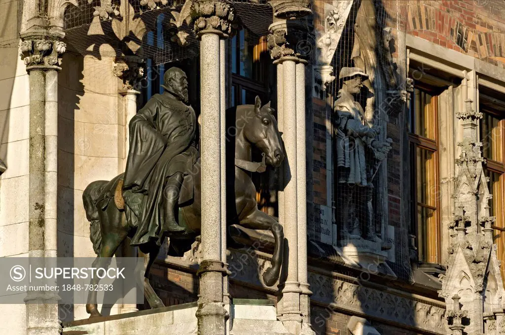 Bronze equestrian statue of Prince Regent Luitpold by Ferdinand von Miller, under a baldachin at the town hall façade, New Town Hall