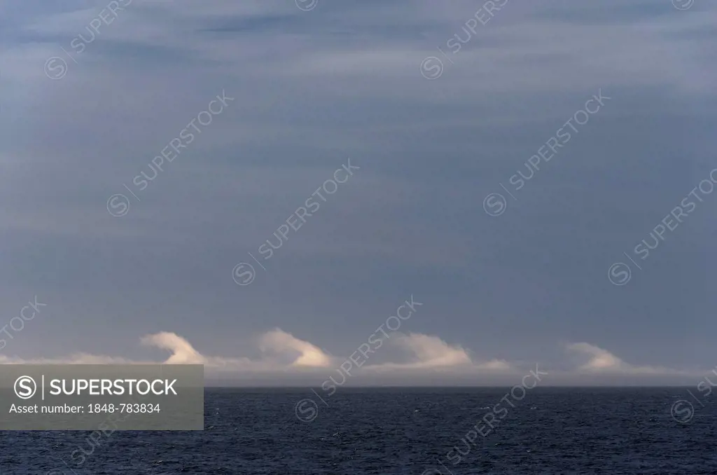 Kelvin-Helmholtz instability, clouds over the sea