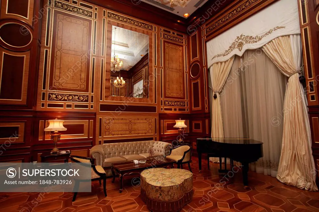 Cigar Room in the luxury hotel Jumeirah Zabeel Saray, The Palm