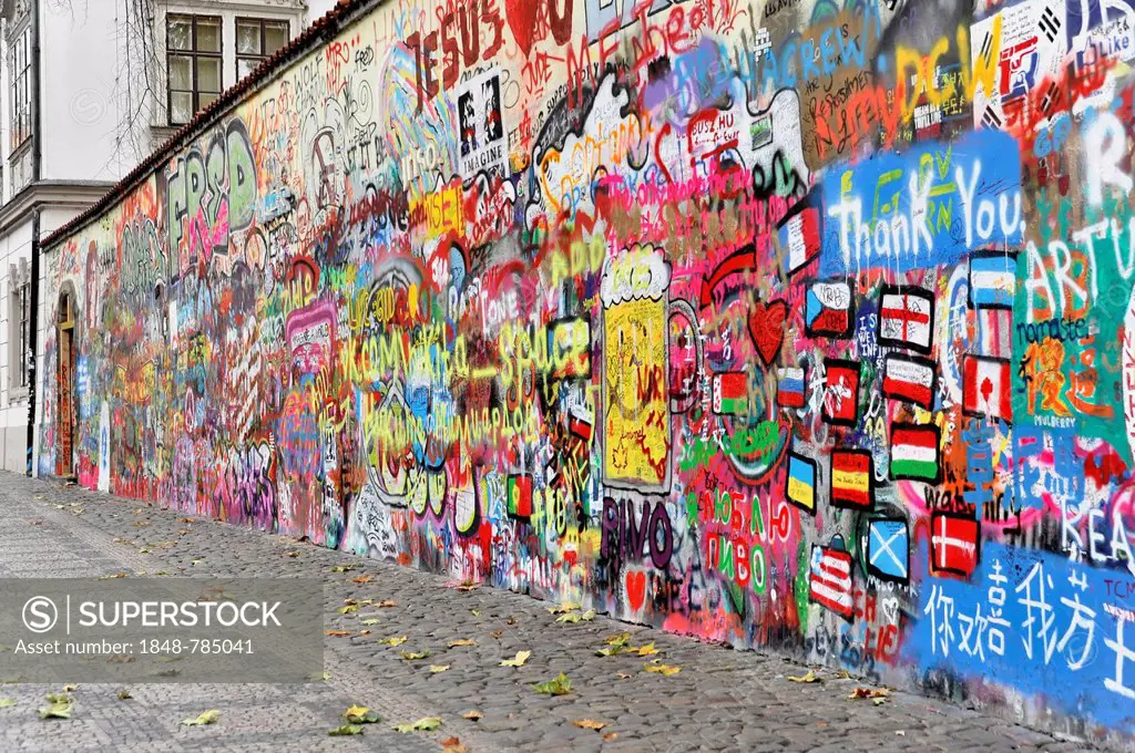 John Lennon wall, graffiti