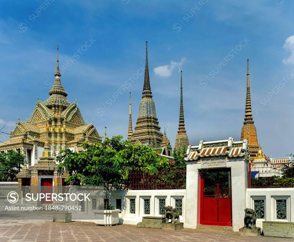 Wat Pho Temple, Phra Mondop library, chedi