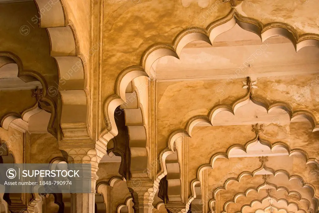 Arches in the audience hall of Diwan-i-Aam, Red Fort
