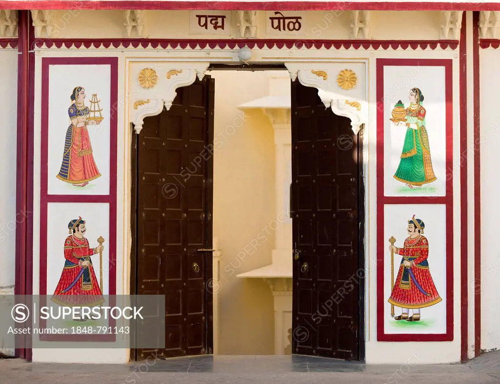 Painted walls, murals, gate, City Palace of the Maharana of Udaipur