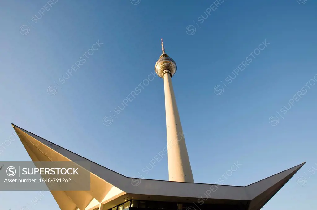 Berliner Fernsehturm television tower, Berlin, Germany, Europe