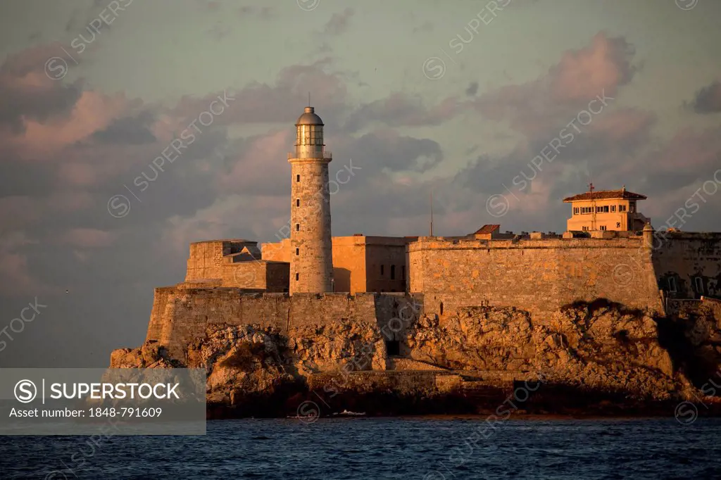 Lighthouse and the fortress of Castillo de los Tres Reyes del Morro
