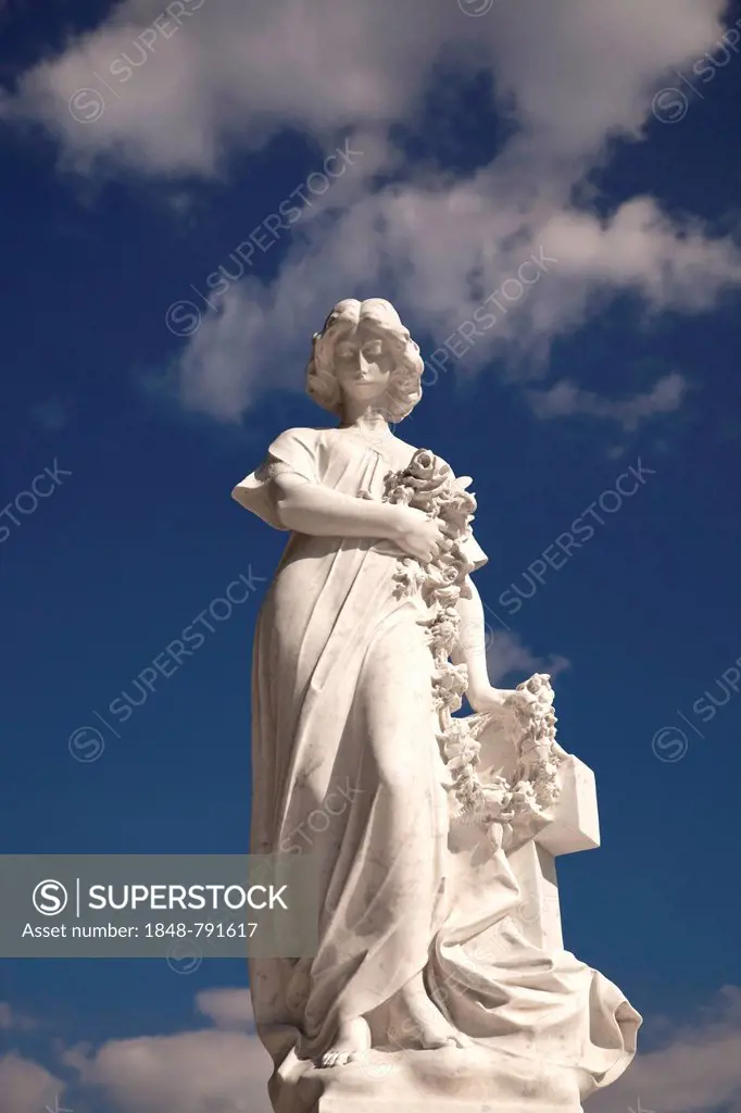 Statue on a grave in Cementerio Cristobal Colon, the largest cemetery in Latin America