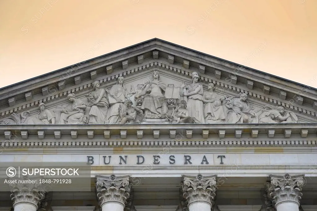 Lettering and relief in the tympanum above the main entrance of Deutscher Bunderat, federal council