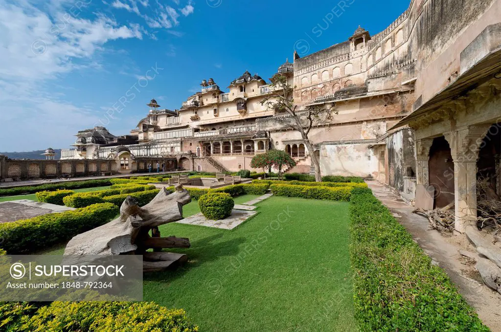 Palace gardens, Taragarh Fort