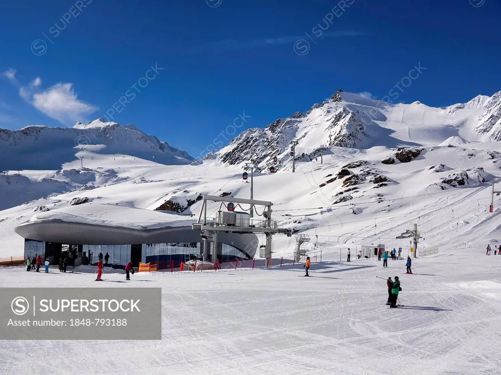 Pitztal Glacier, ski area, Wildspitzbahn gondola lift valley station, Brunnenkogel ski lift, Hinterer und Vorderer Brunnenkogel mountains, Wildspitze ...