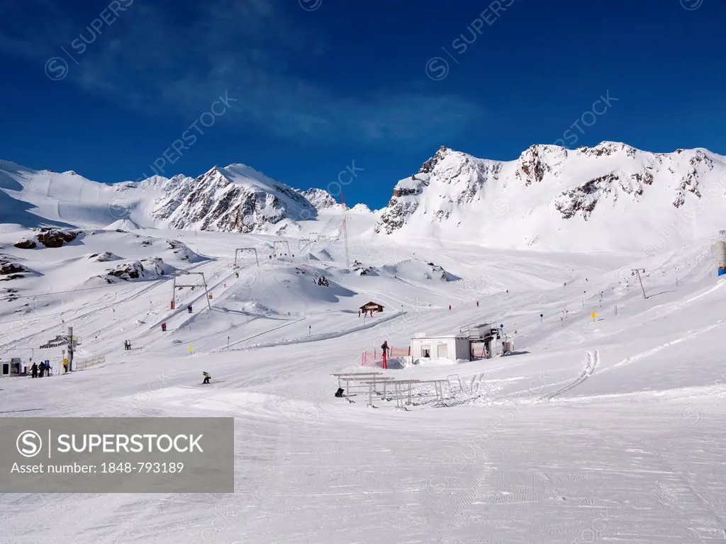 Pitztal Glacier, ski area, Brunnenkogel ski lift, Hinterer und Vorderer Brunnenkogel mountains, Mittelbergferner Mountain