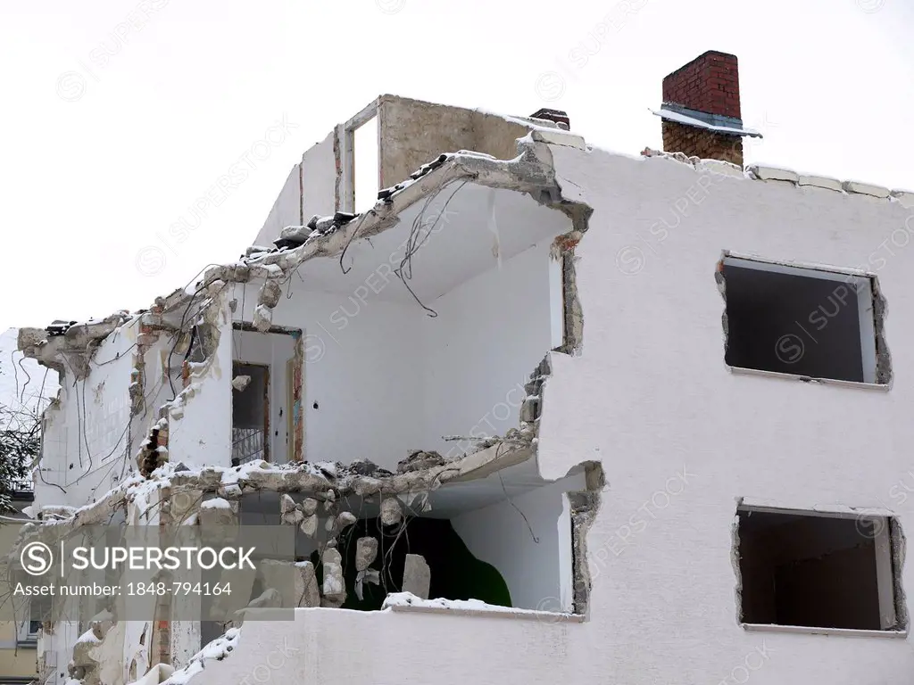 Demolition of a residential building in winter