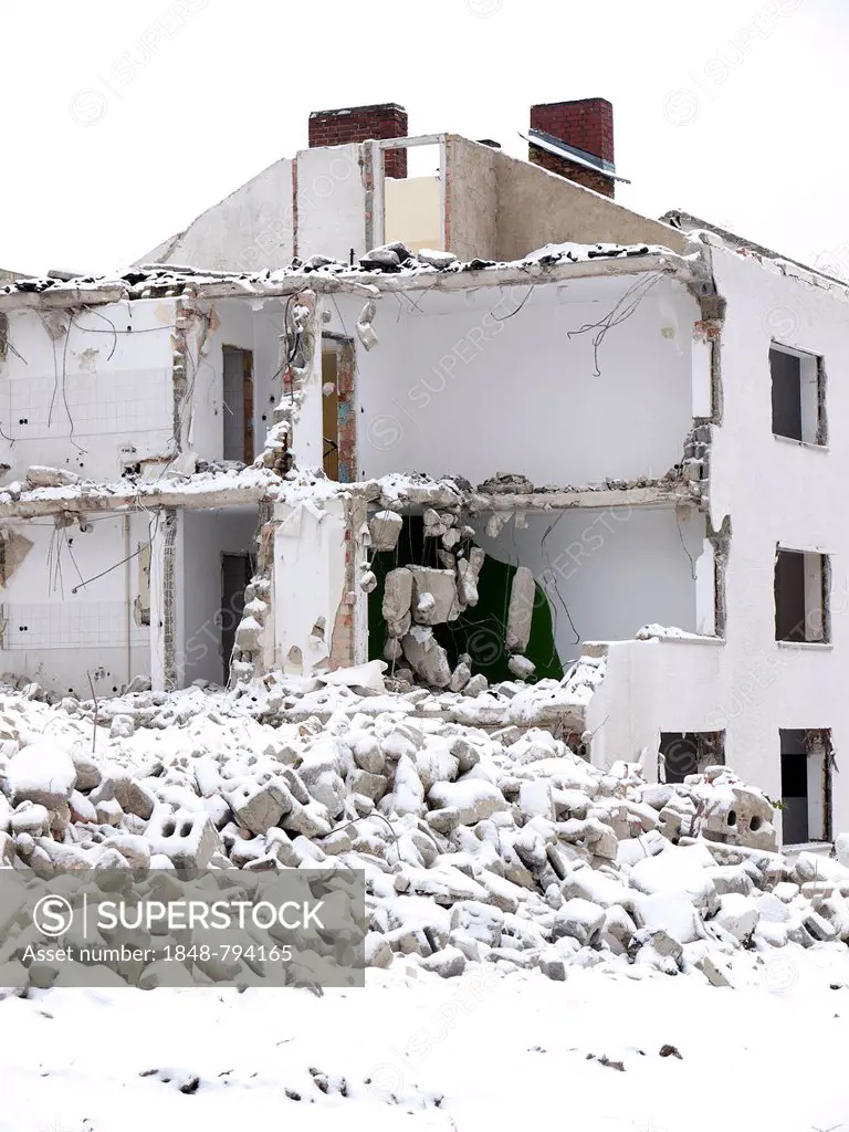 Demolition of a residential building in winter