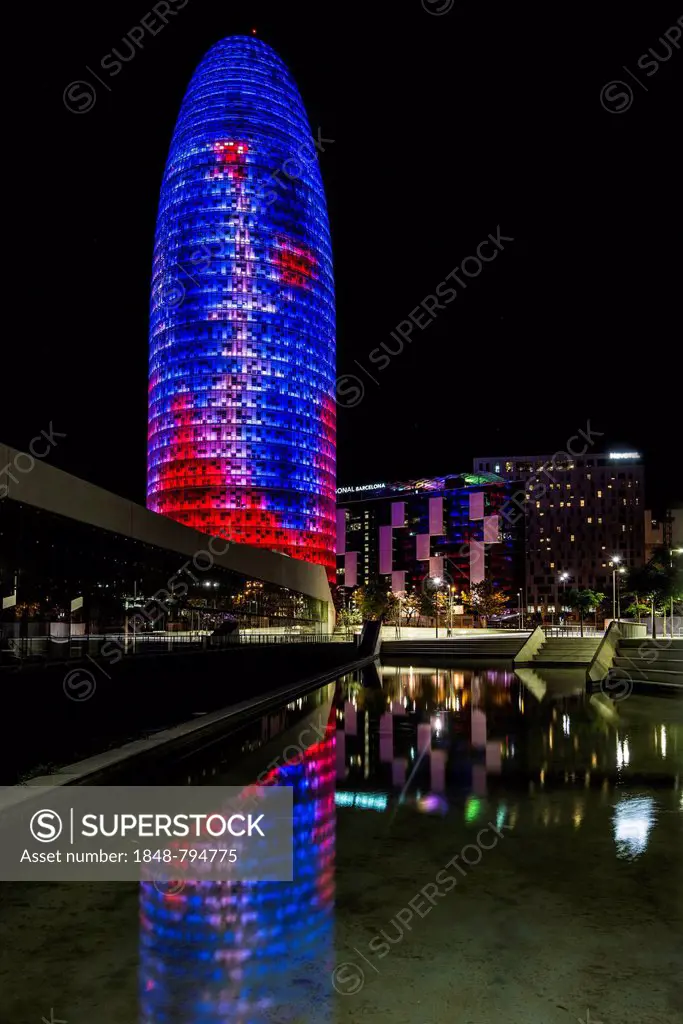 Torre Agbar skyscraper, architect Jean Nouvel, Plaça de les Glòries Catalanes Square