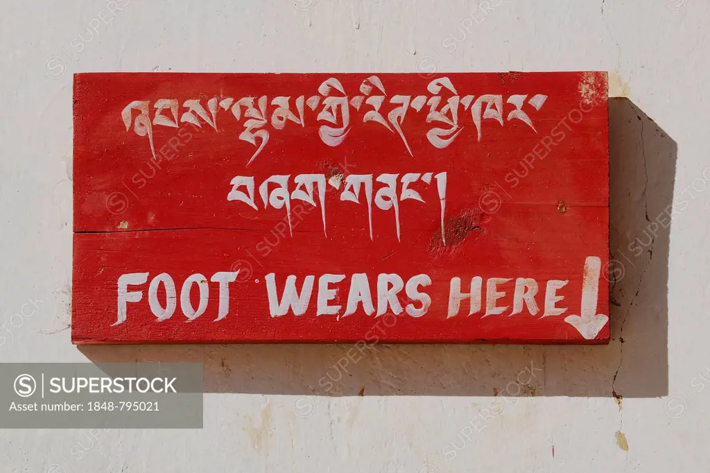 Sign in Gangtey Monastery with the message Foot wears here, asking visitors to remove their footwear and leave it at this location