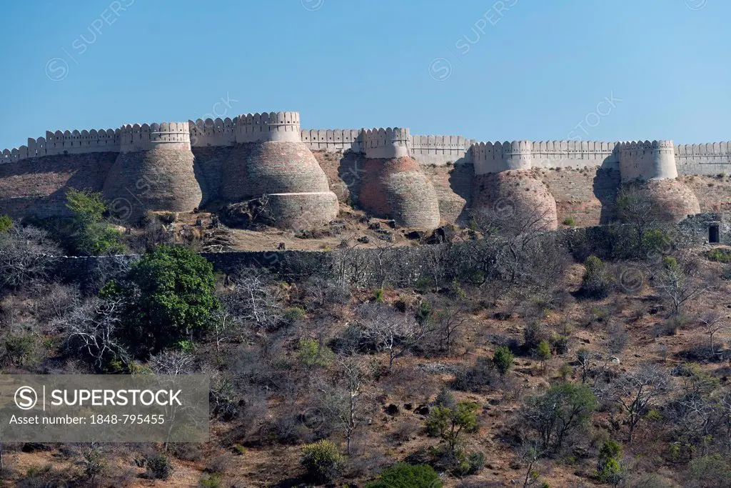 Fortified wall, Kumbhalgarh Fort or Kumbhalmer Fort