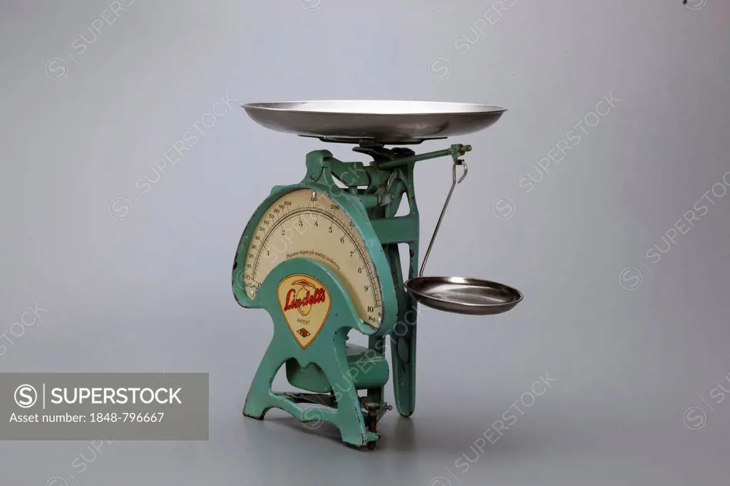 Old mechanical, iron 10kg kitchen scale, 1930s