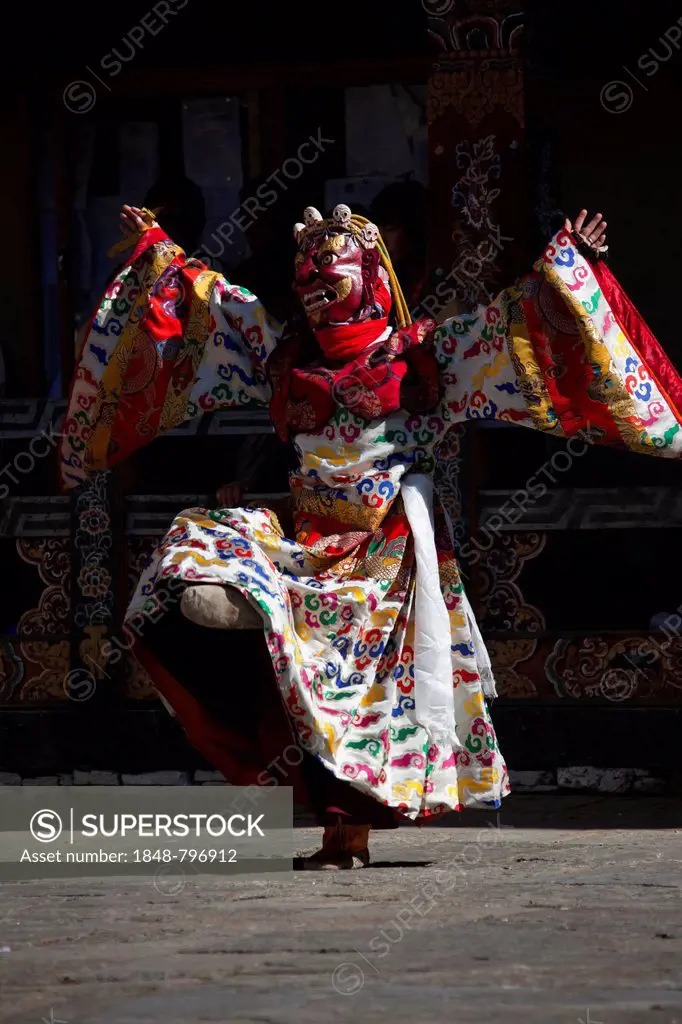 Traditional dancer at Tsechu festival, Trongsa, Bhutan, Asia