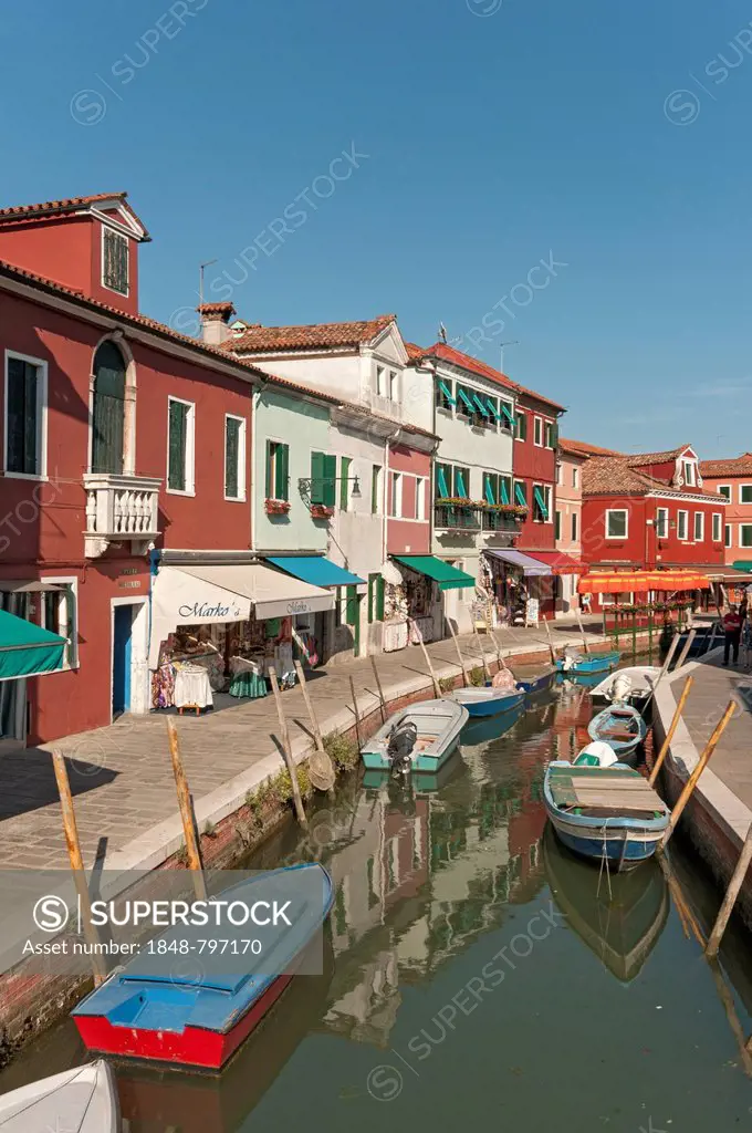 Canal with boats, Fondamenta degli Assassini, Burano, Venice, Veneto, Italy, Europe