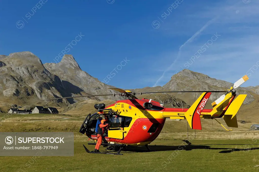 Team of the Sécurité Civile rescue organization preparing themselves for duty in Vallée d'Ossoue in the French Western Pyrenees, France, Europe, Publi...