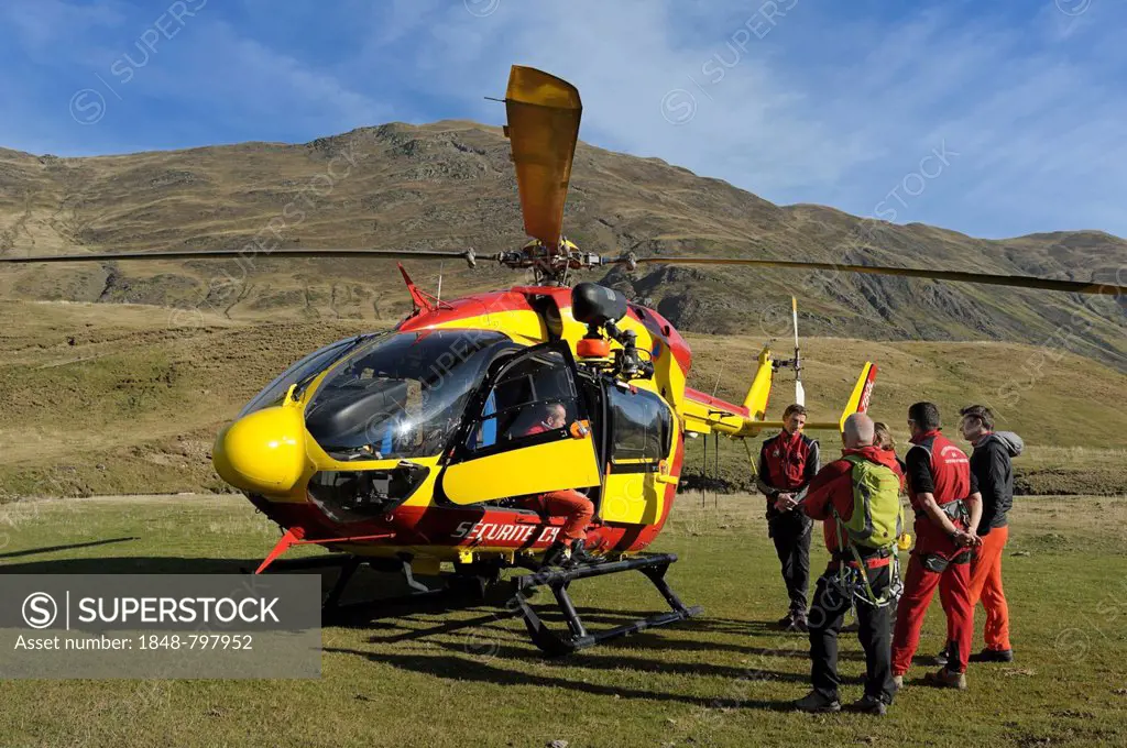 Team of the Sécurité Civile rescue organization preparing themselves for duty in Vallée d'Ossoue in the French Western Pyrenees, France, Europe, Publi...