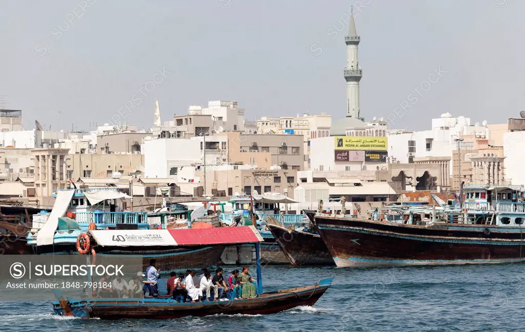 Abra, traditional water taxis on Dubai Creek, overlooking the Deira district, Dubai, United Arab Emirates, Middle East, Asia