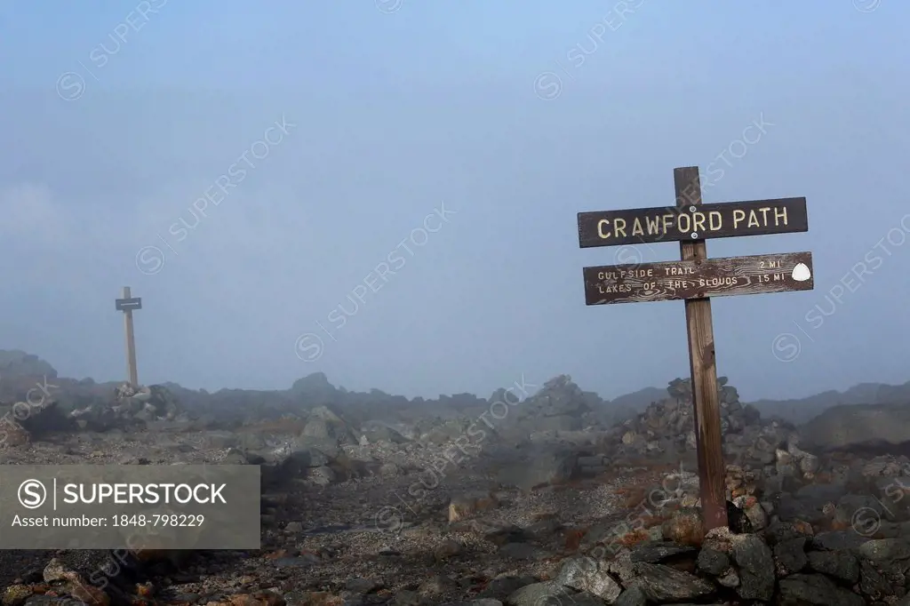 Signpost, Crawford Path in fog, Mount Washington, New Hampshire, USA